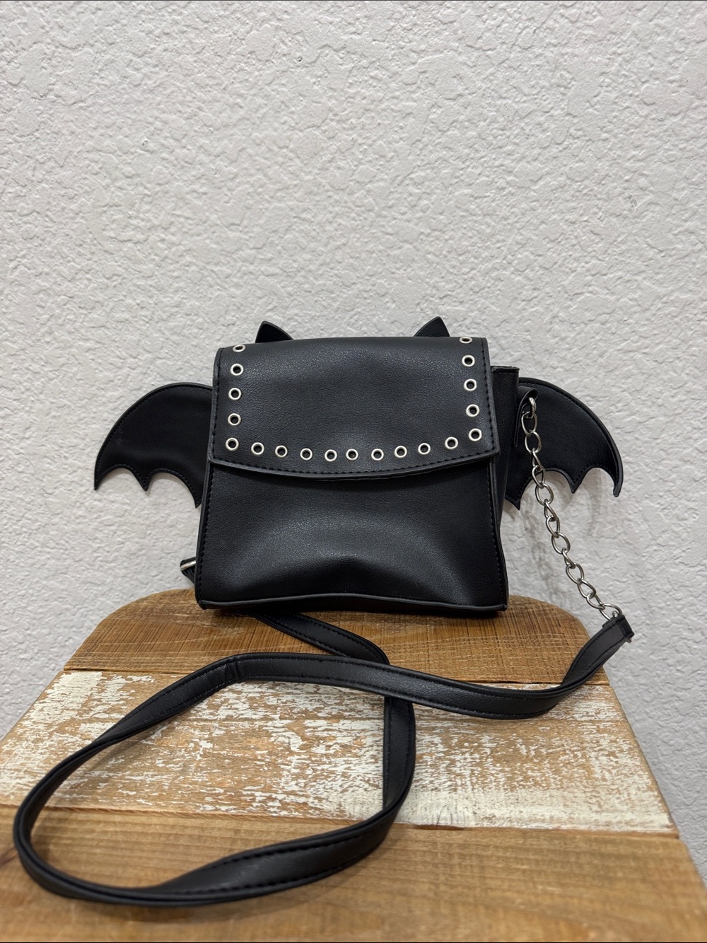 Bioworld Bat Wing Crossbody - Picture 3 of 6